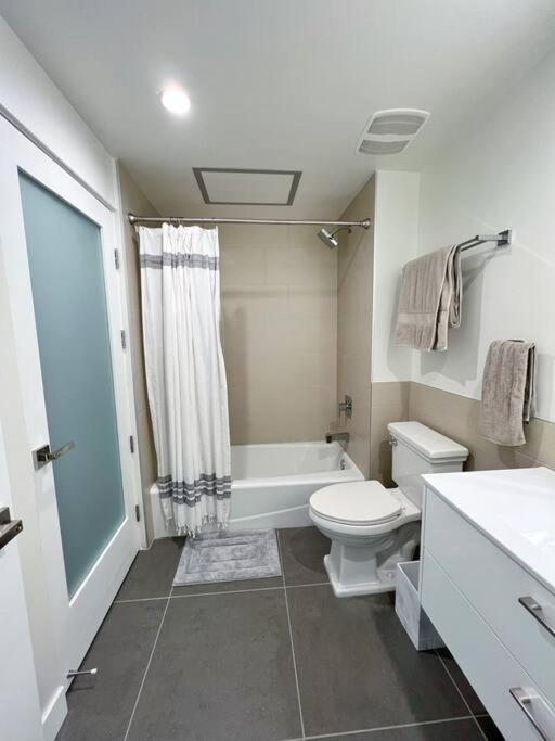 Modern Loft In Dtla - Rooftop Pool & Free Parking! *