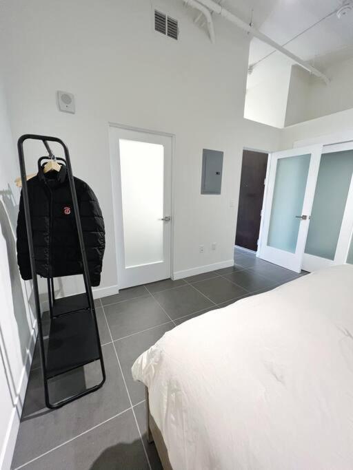 Modern Loft In Dtla - Rooftop Pool & Free Parking! Apartment *