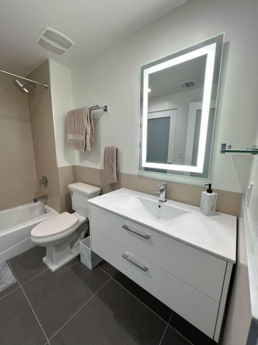Modern Loft In Dtla - Rooftop Pool & Free Parking! Apartment *