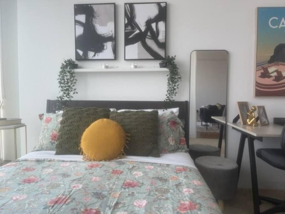 Apartment Mid High Rise In La
