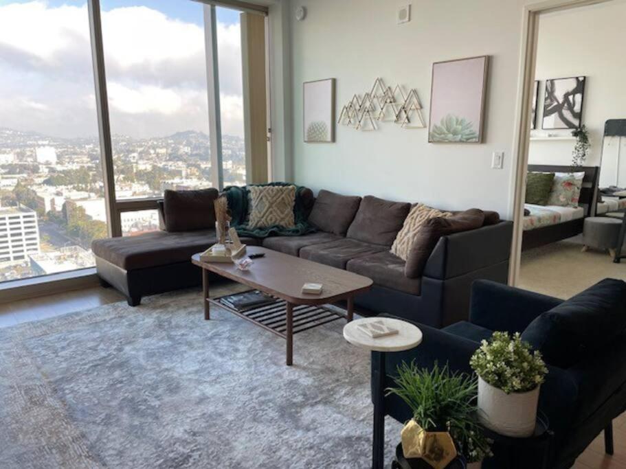 Mid High Rise In La