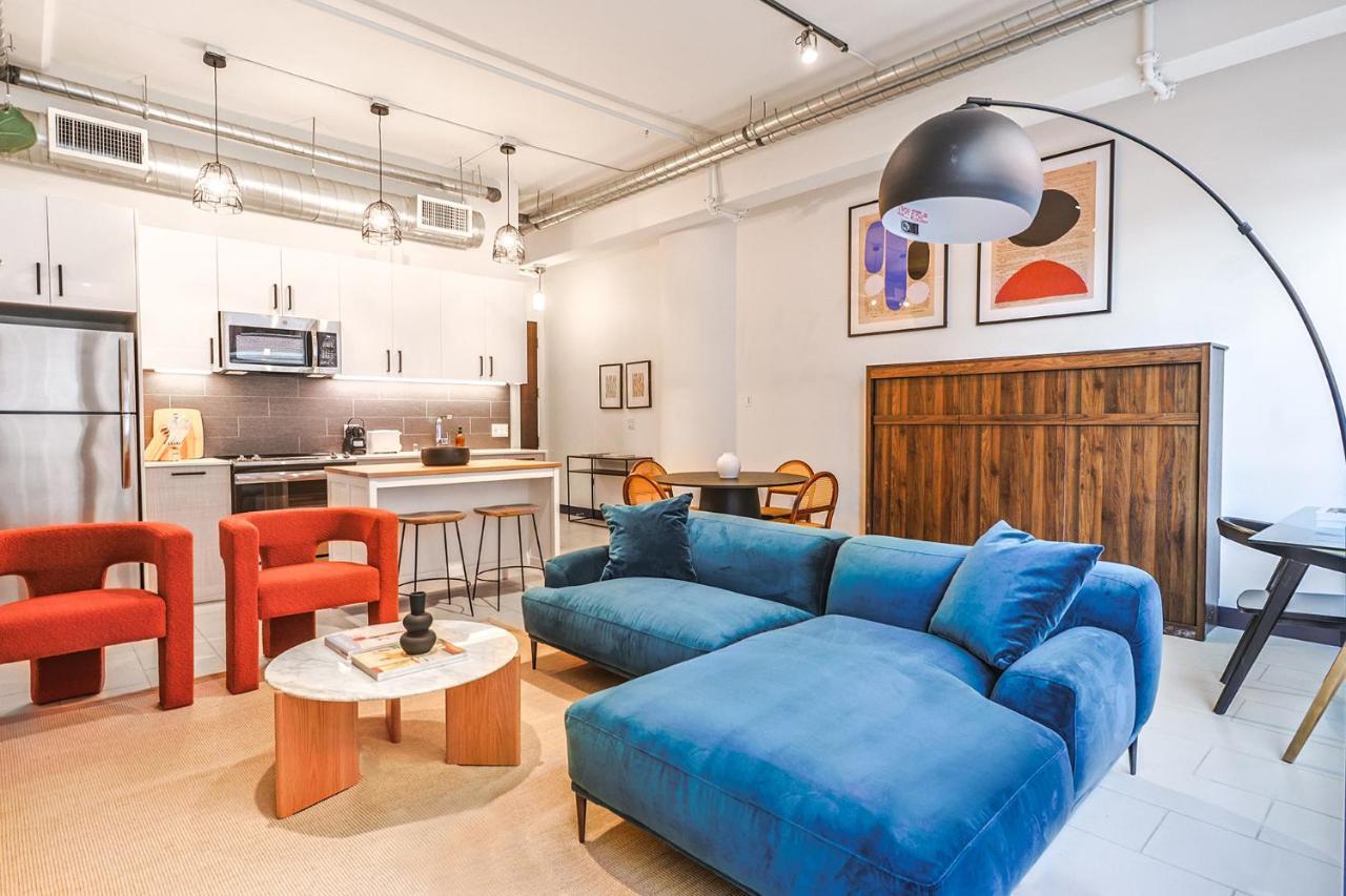 Stunning 1 Bdr 1 Bth, Pool, Jacuzzi Apartment *