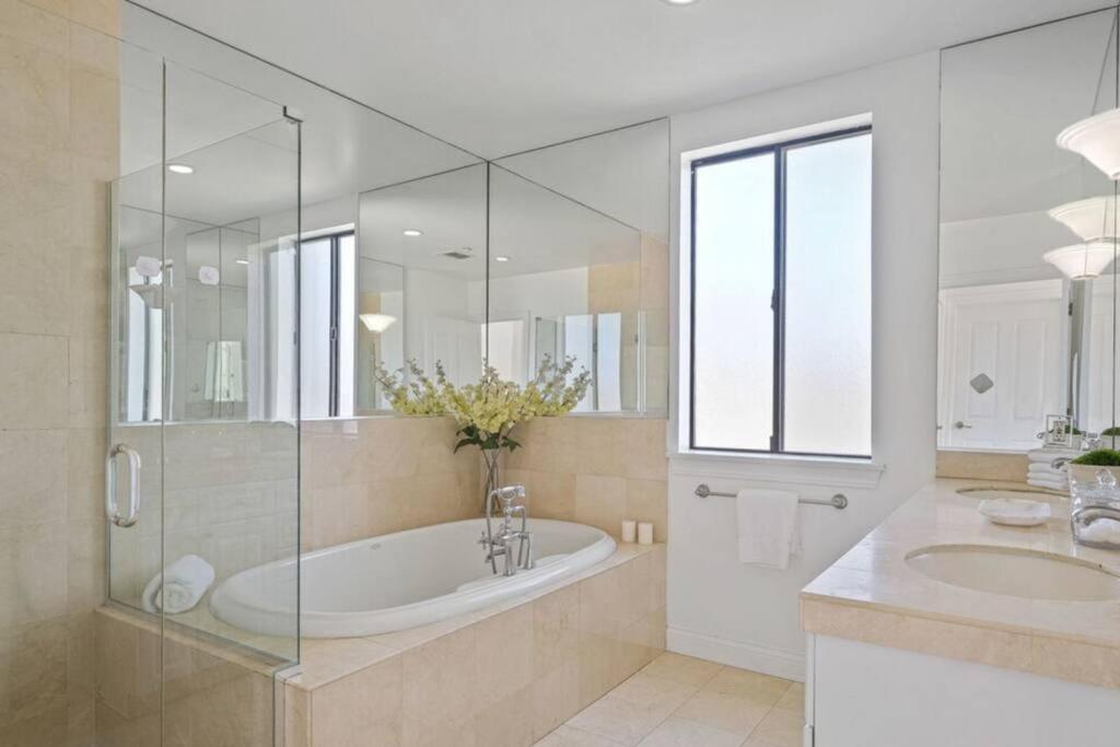 Stylish Pacific Palisades Gem