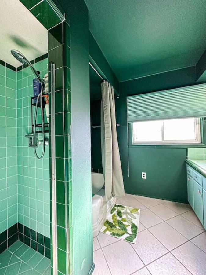 Relaxing 6 Bedroom Oasis With Pool - Lou1 Holiday home *