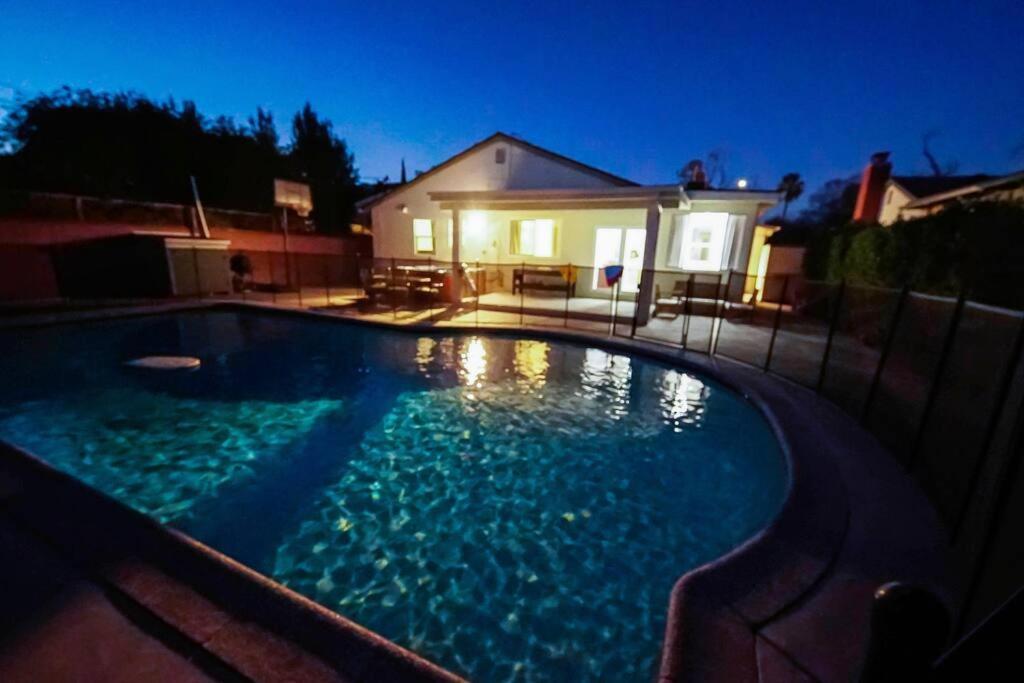 Hollywood Dream Pool & King Beds