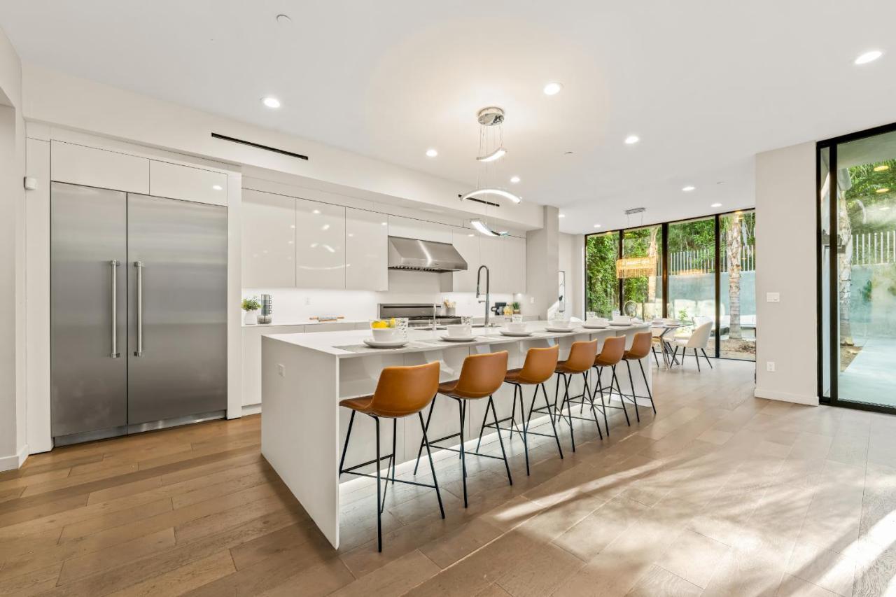 Coldwater Canyon Apartment *