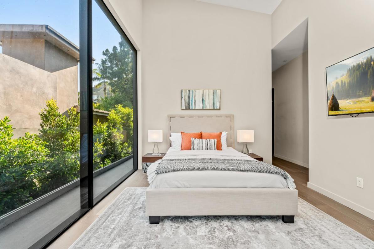 Coldwater Canyon Apartment