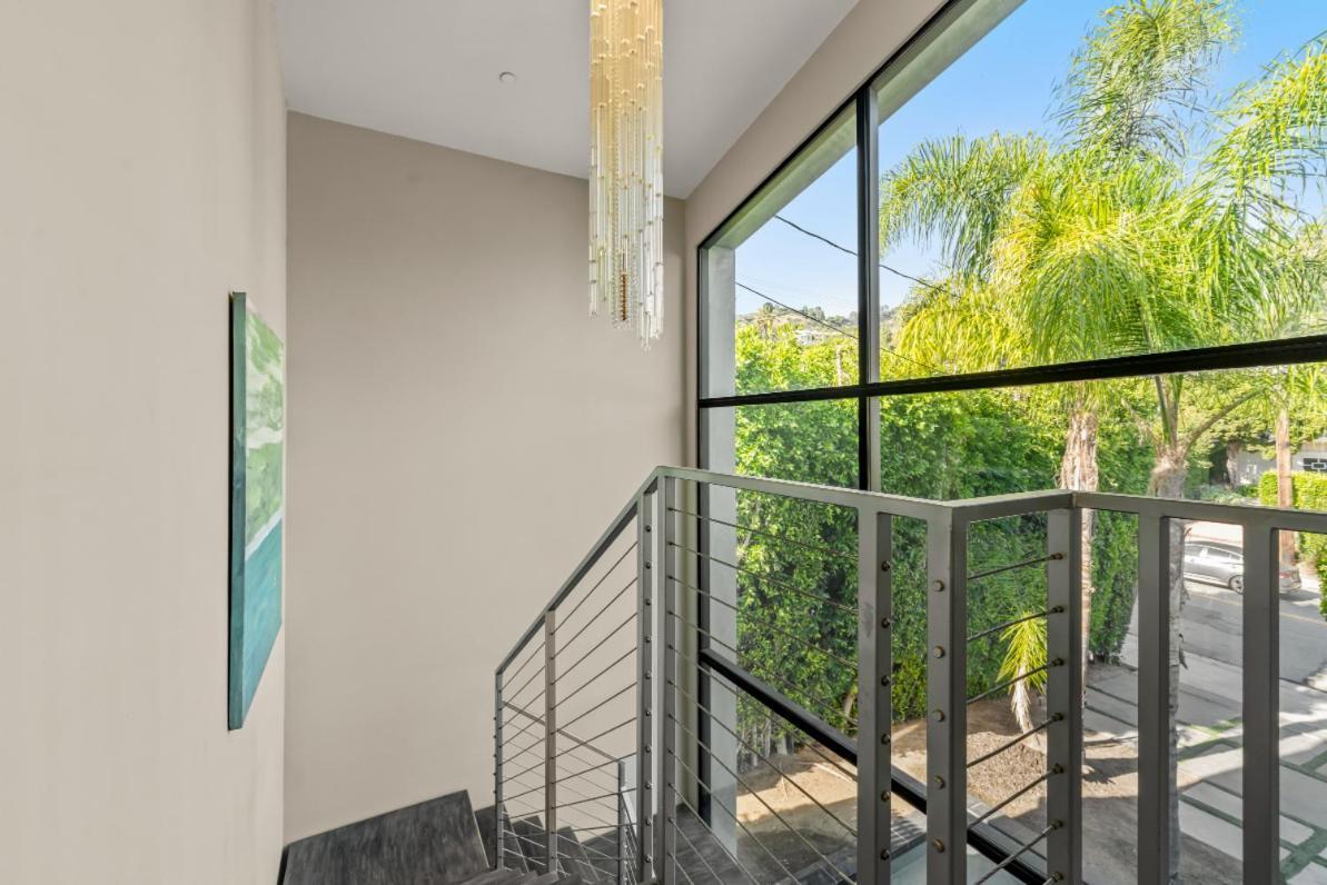 Coldwater Canyon Apartment *