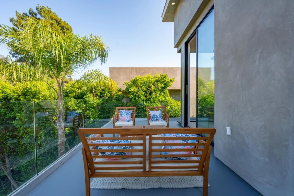 Coldwater Canyon Apartment *