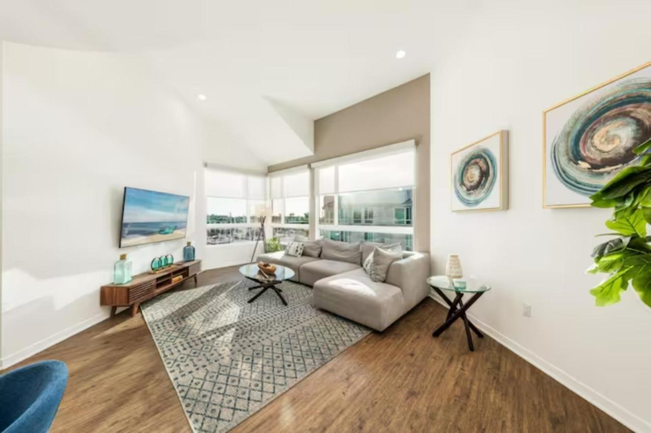 The Emerald Deck - Penthouse Private Rooftop Marina View 2br Apartment Los Angeles