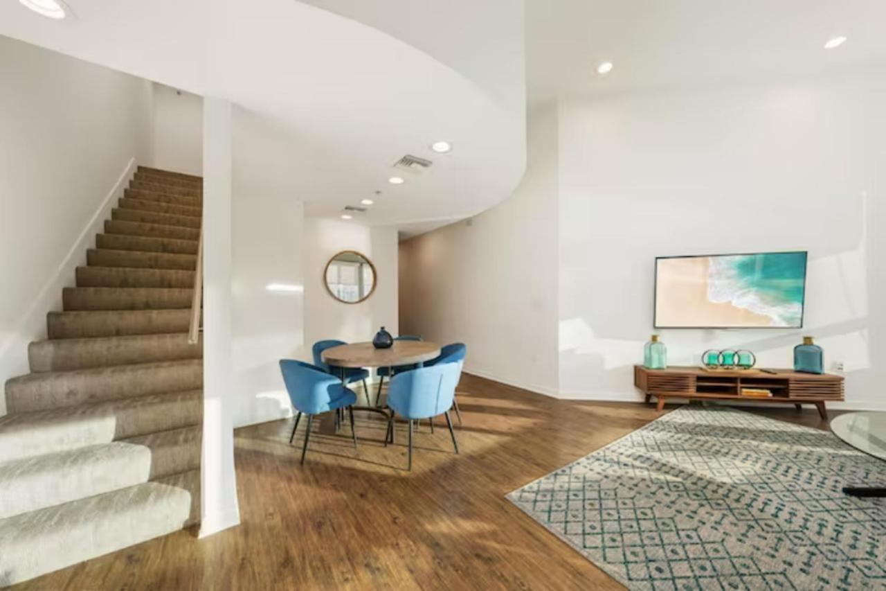 Apartment The Emerald Deck - Penthouse Private Rooftop Marina View 2br *