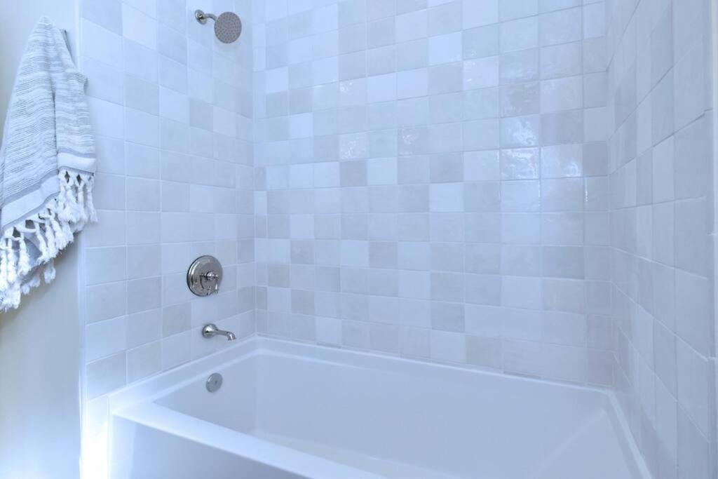 Beautiful 4 Bed + Jacuzzi Los Angeles