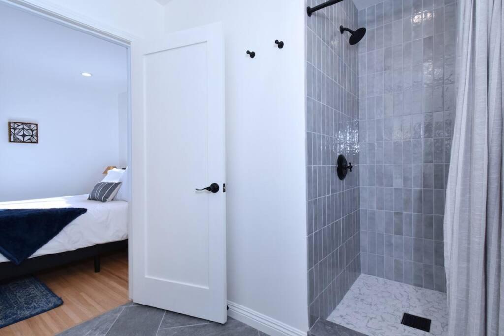 Holiday home Beautiful 4 Bed + Jacuzzi *