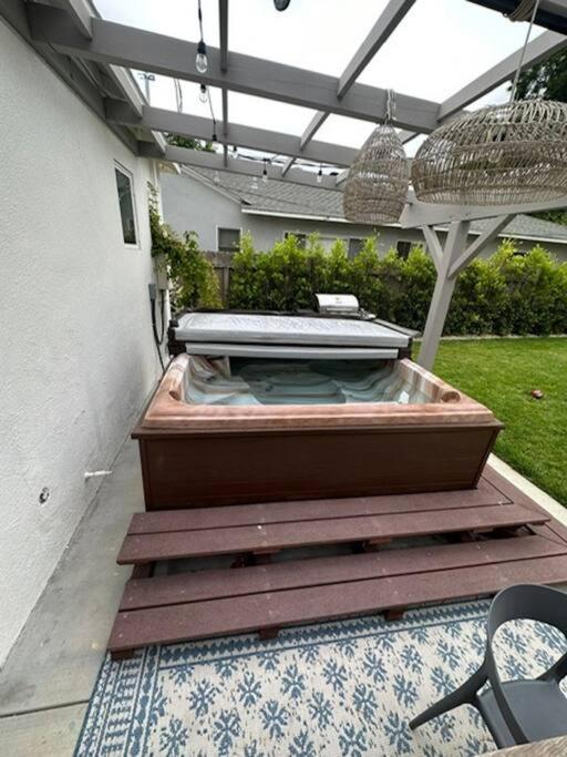 Beautiful 4 Bed + Jacuzzi * Los Angeles