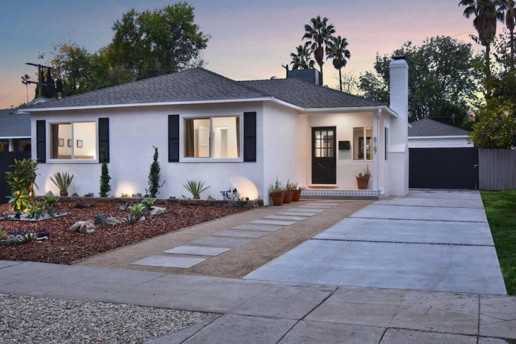 Beautiful 4 Bed + Jacuzzi Los Angeles