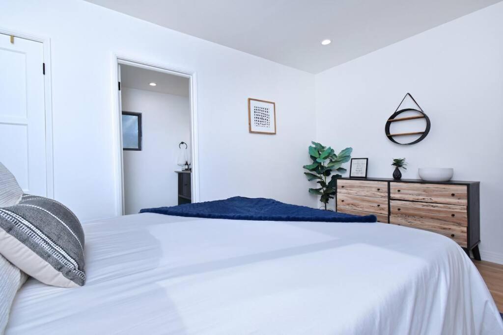 Beautiful 4 Bed + Jacuzzi *