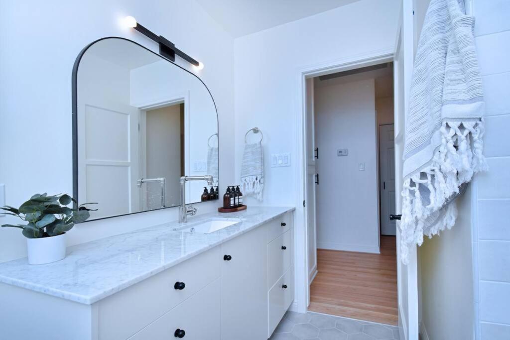 Beautiful 4 Bed + Jacuzzi