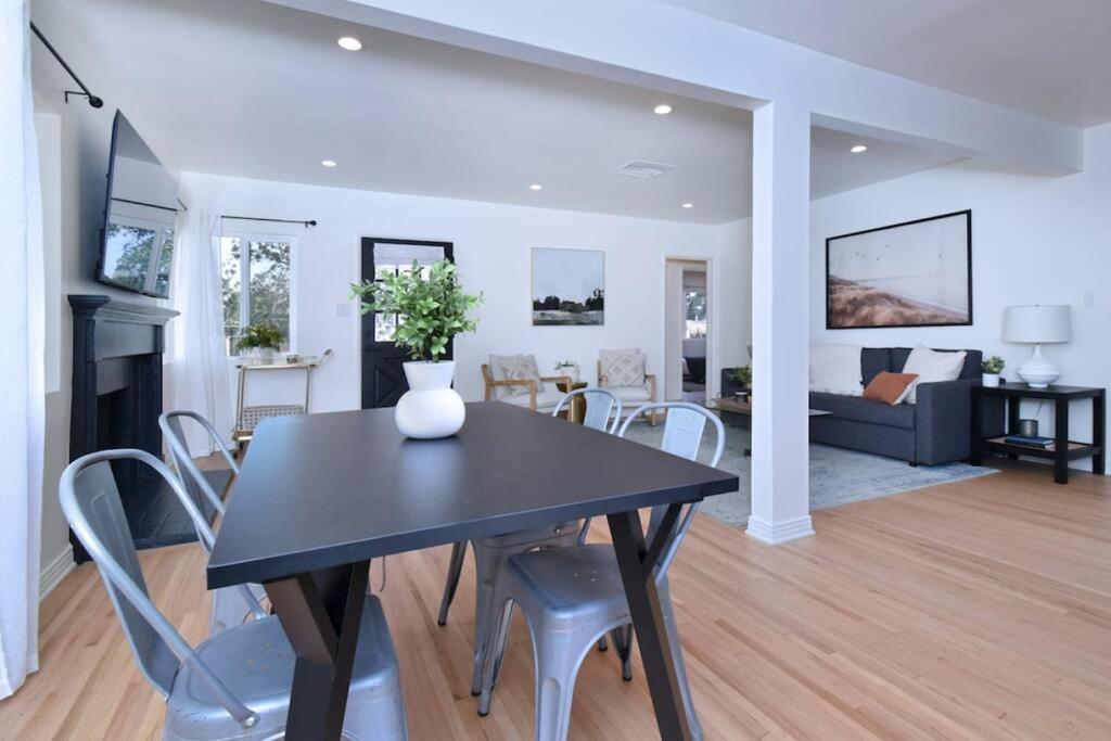 Beautiful 4 Bed + Jacuzzi Holiday home Los Angeles