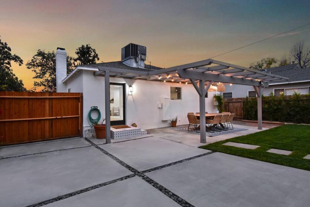 Beautiful 4 Bed + Jacuzzi Los Angeles