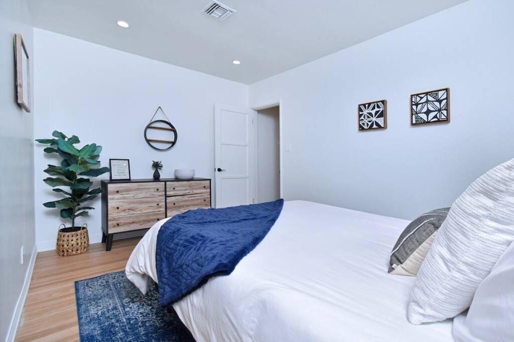 Beautiful 4 Bed + Jacuzzi
