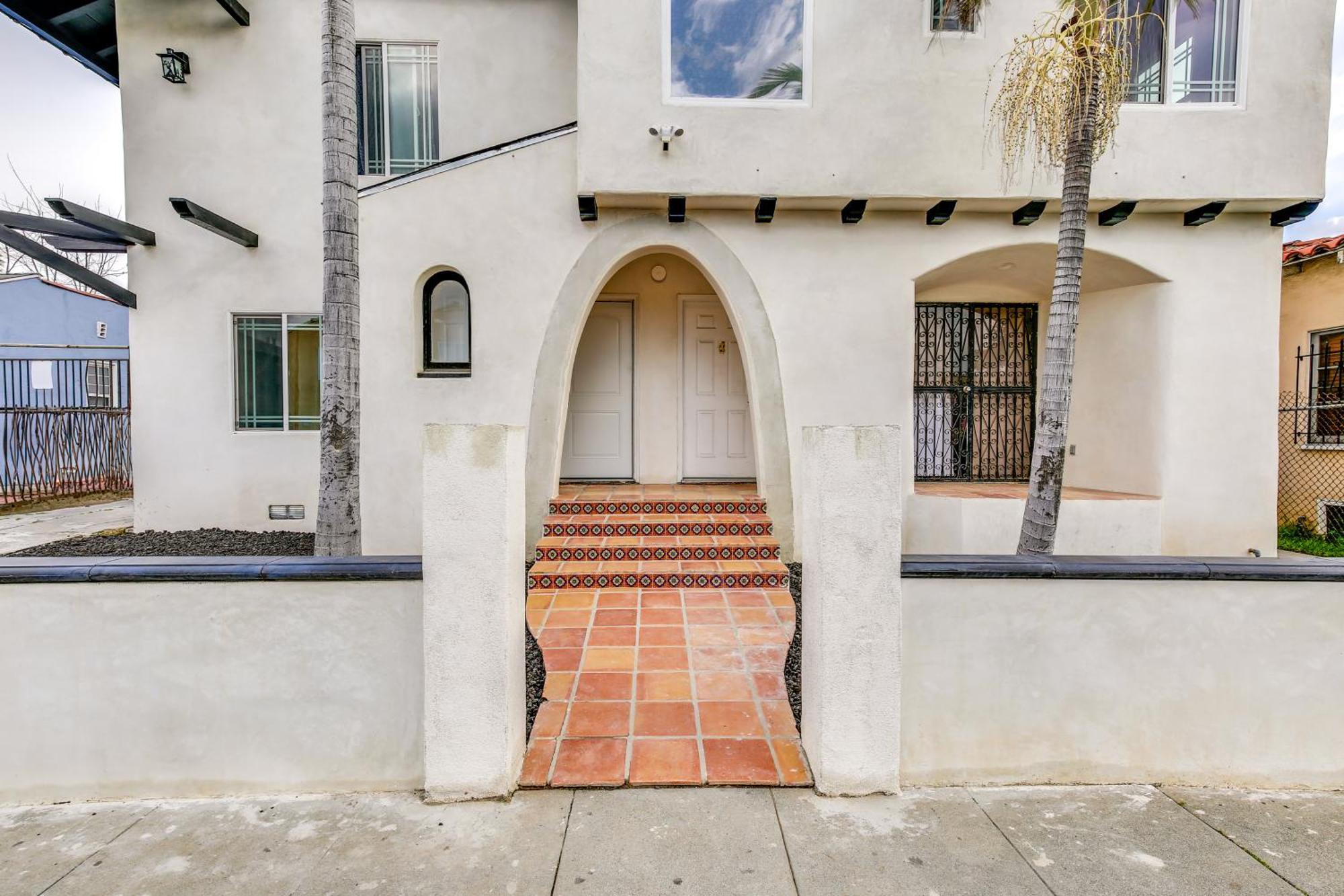 East Angeles - 7 Mi To Downtown!