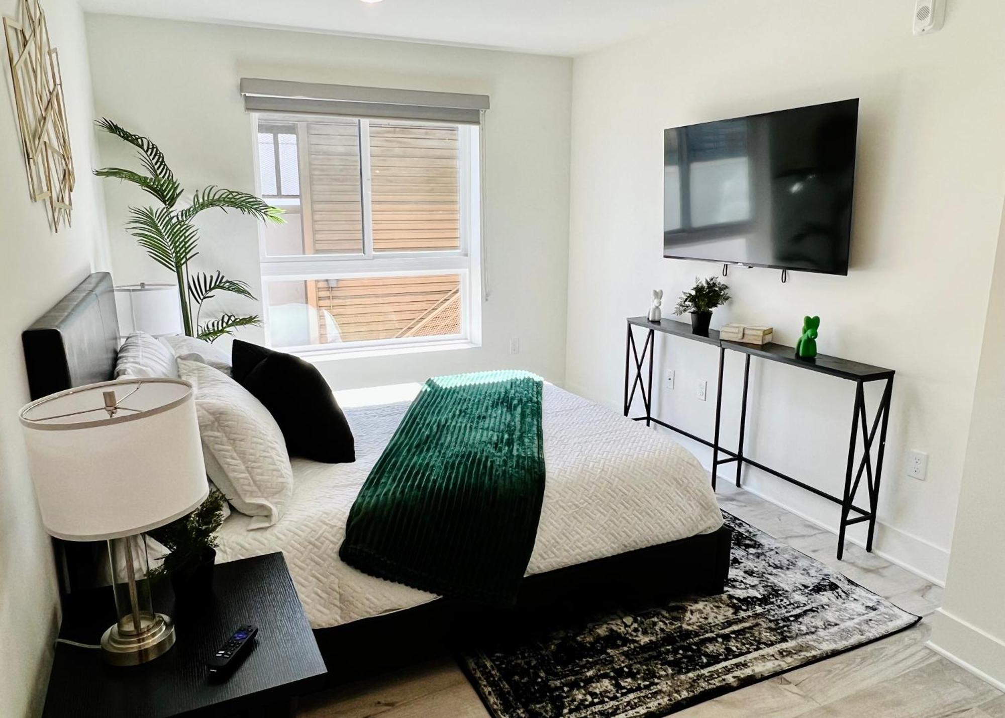 Century Chic 4 Sleep Free Parking 402 *
