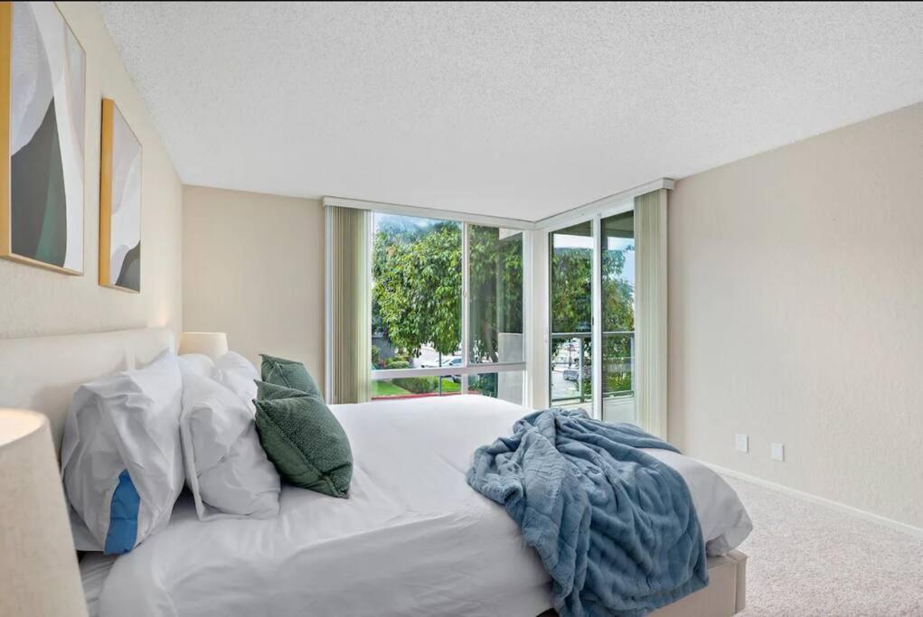 The Diamond Dock - Rare Gem Marina View Pool Jacuzzi Tennis Courts Apartment