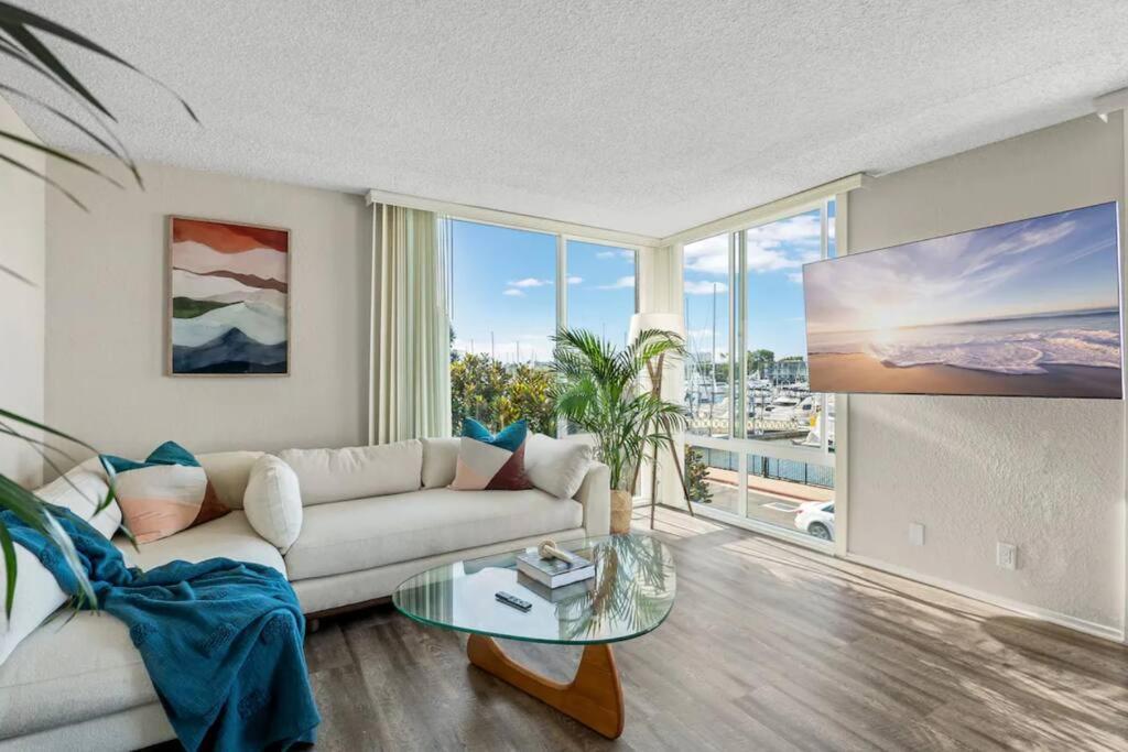 The Diamond Dock - Rare Gem Marina View Pool Jacuzzi Tennis Courts Apartment *
