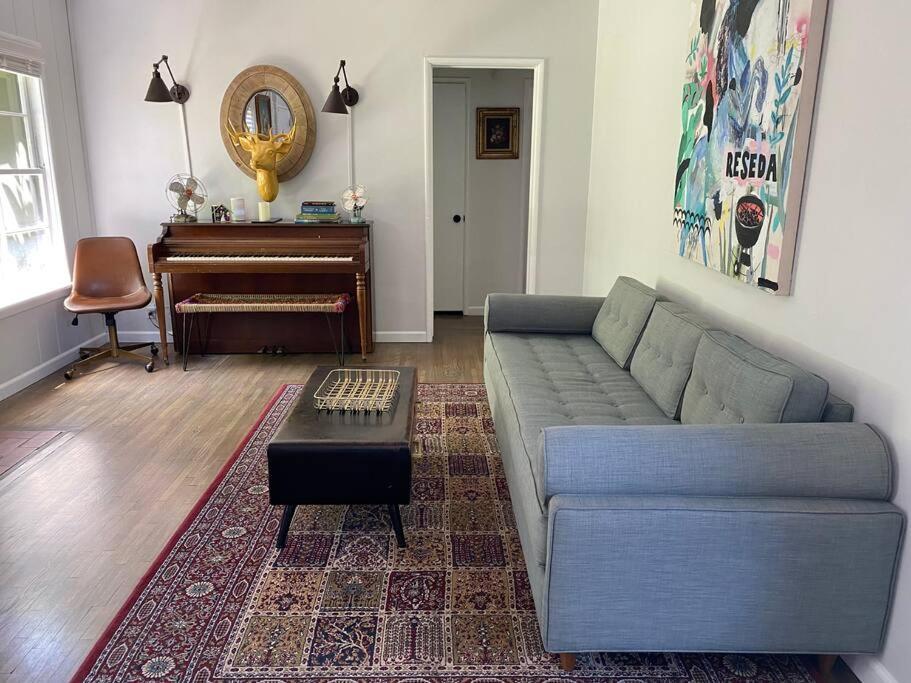 Sweet Woodland Hills Los Angeles