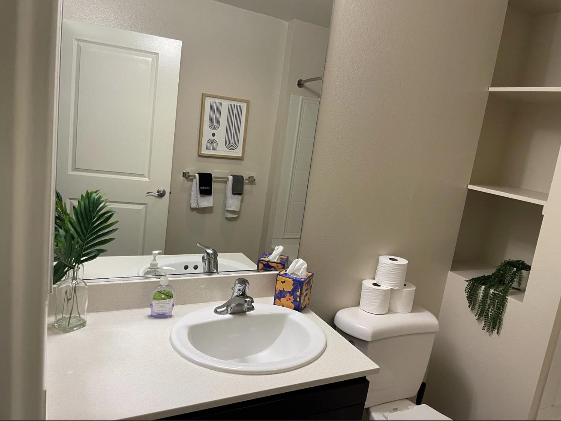 Apartment Cozy And Stylish Unit- 534 *