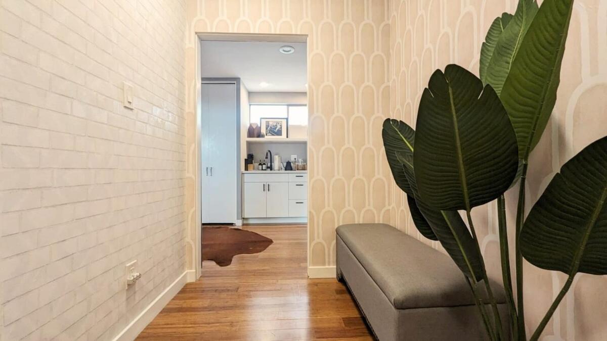 La Huge Mid Century Patio Lax Apartment Los Angeles