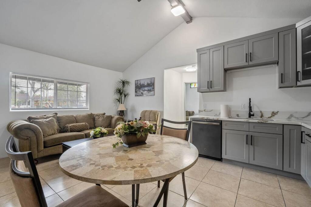 Holiday home ৎ୭bright & Gorgeous Canoga Park Guesthouseৎ୭