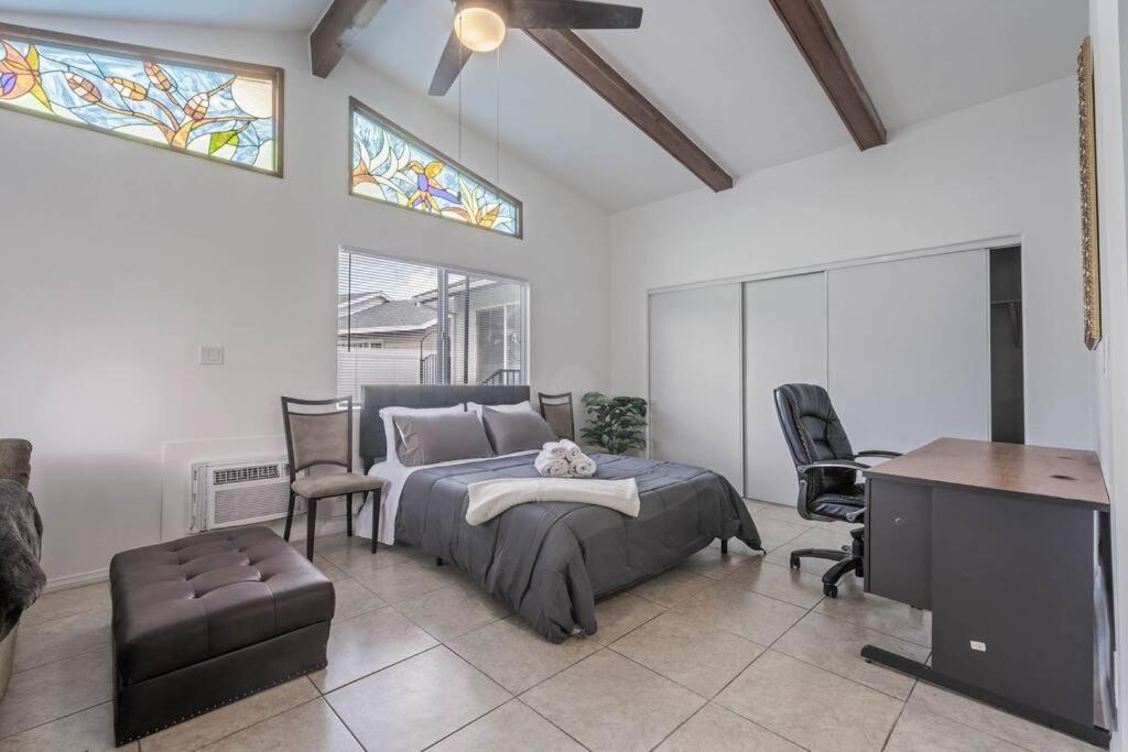 ৎ୭bright & Gorgeous Canoga Park Guesthouseৎ୭ Los Angeles