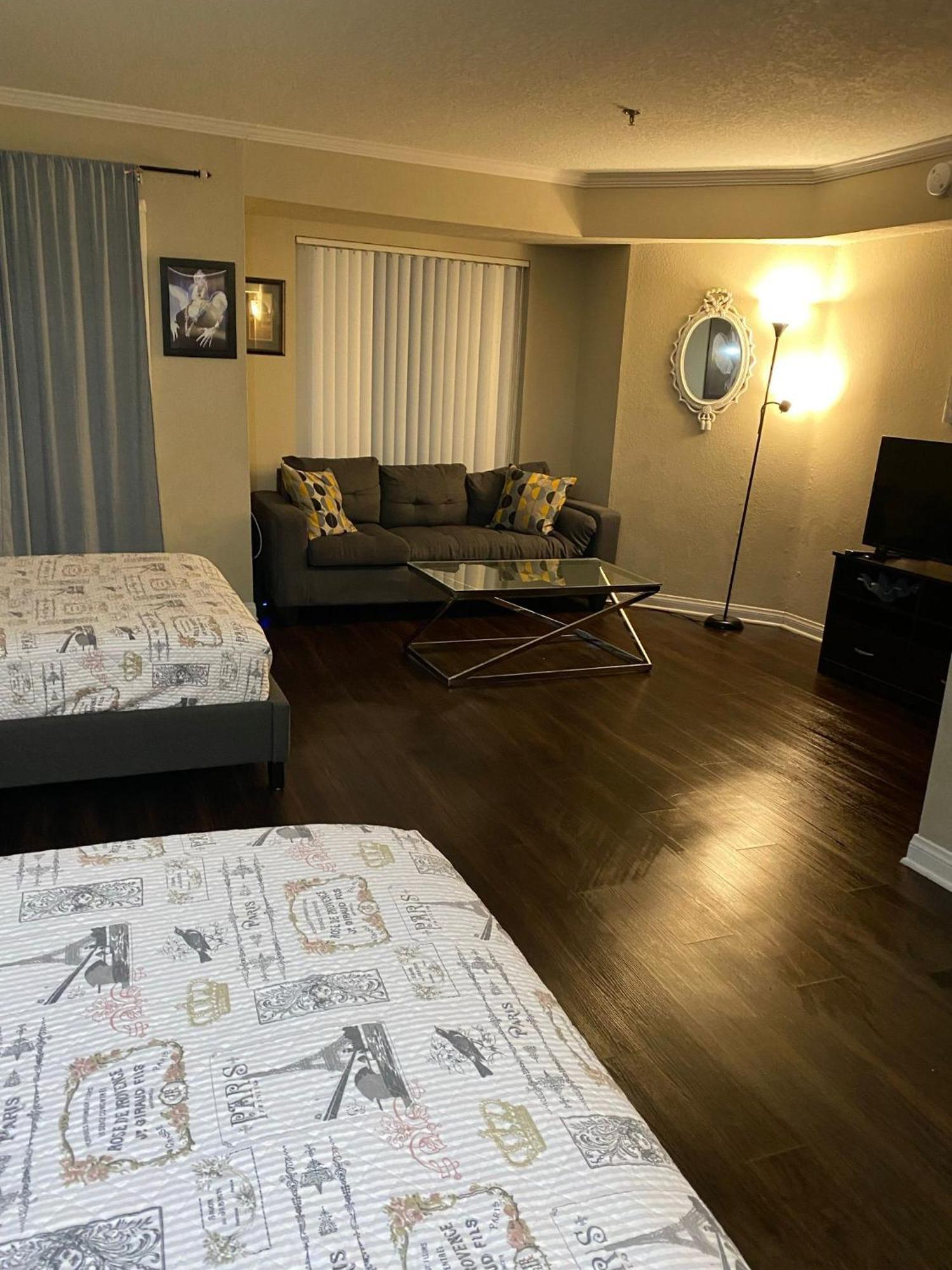 Hollywood Loft Spacious With 2 Beds And Parking *