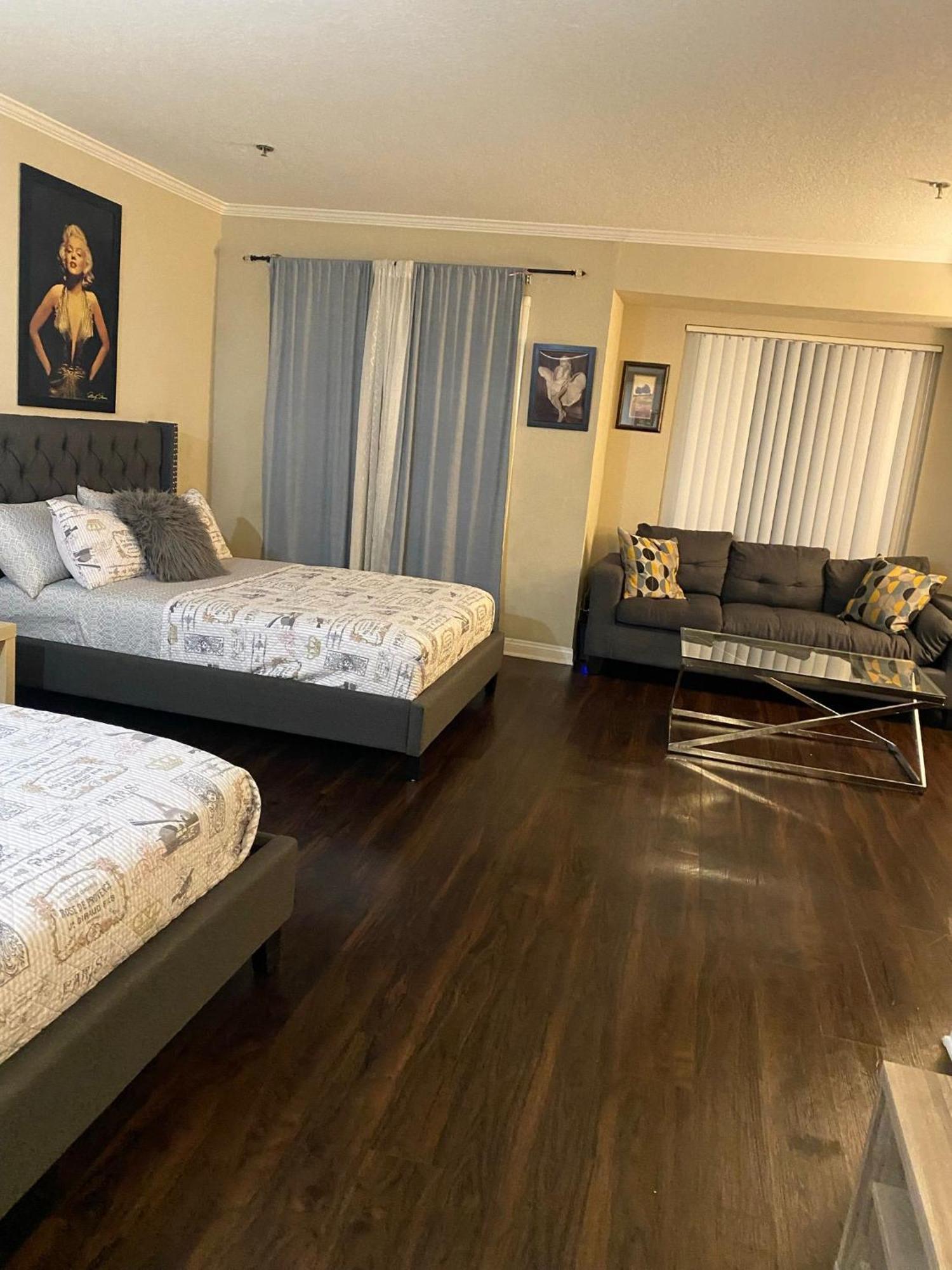 Hollywood Loft Spacious With 2 Beds And Parking Apartment