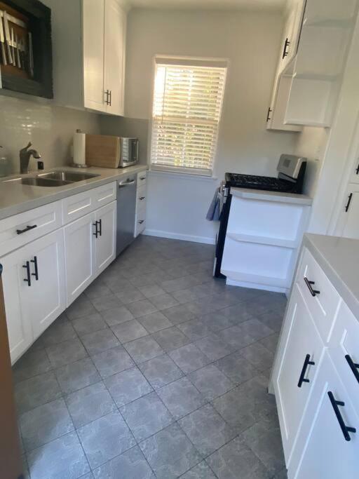 Sweet Woodland Hills * Los Angeles
