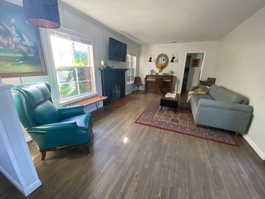 Sweet Woodland Hills Los Angeles