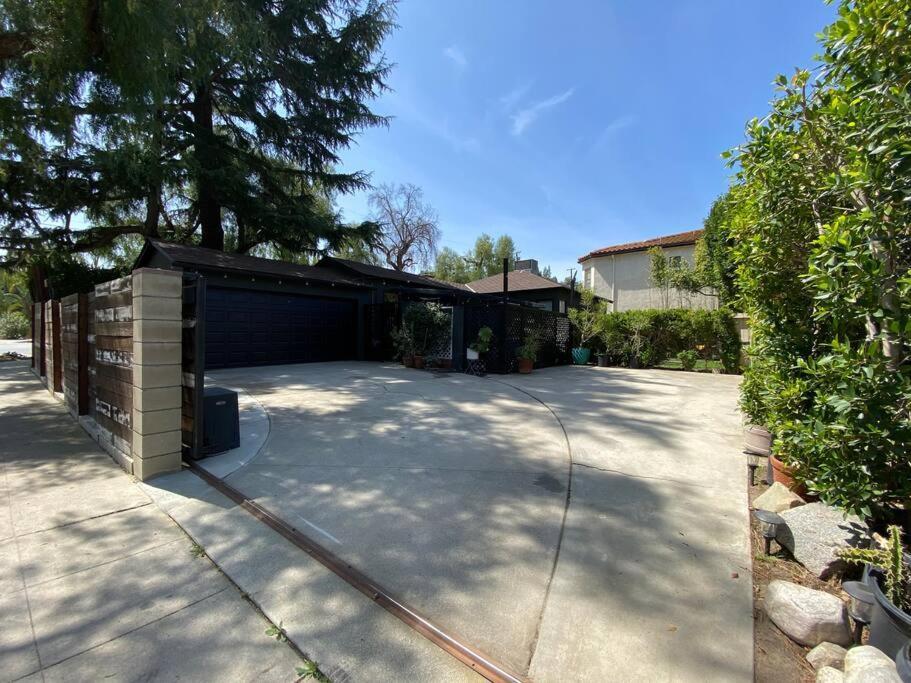 Sweet Woodland Hills *