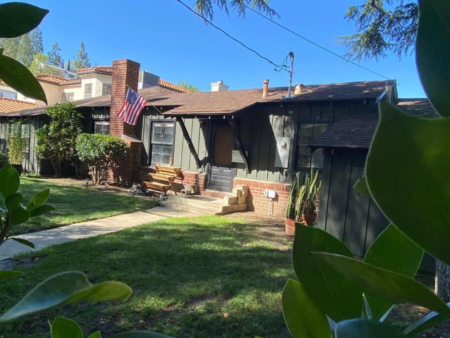 Sweet Woodland Hills Holiday home *