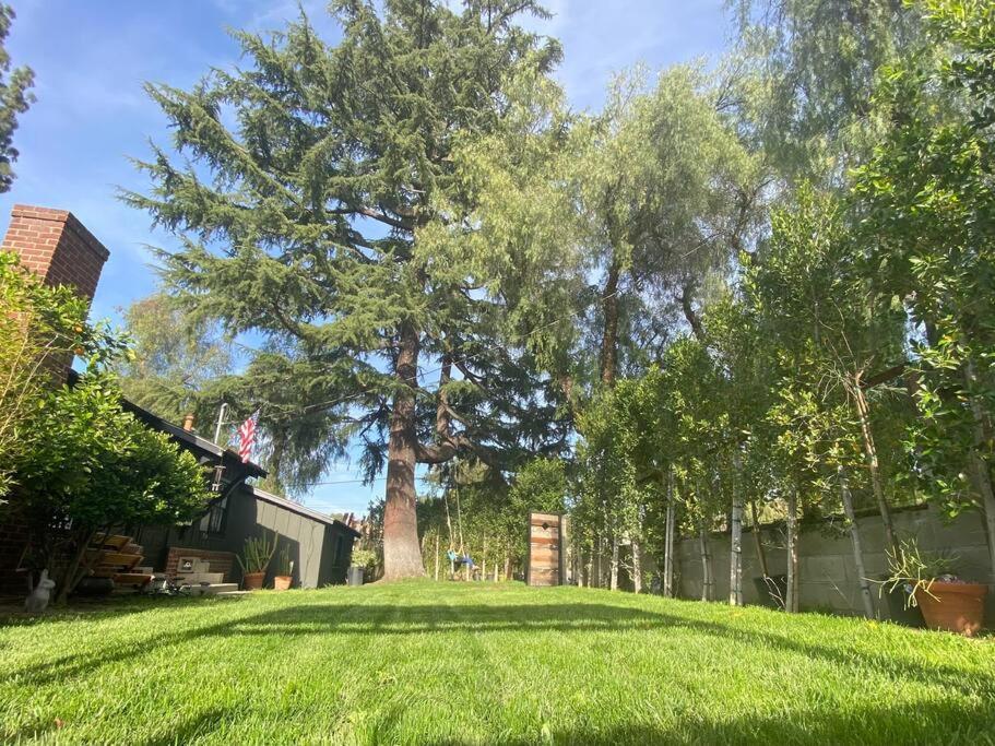 Sweet Woodland Hills *