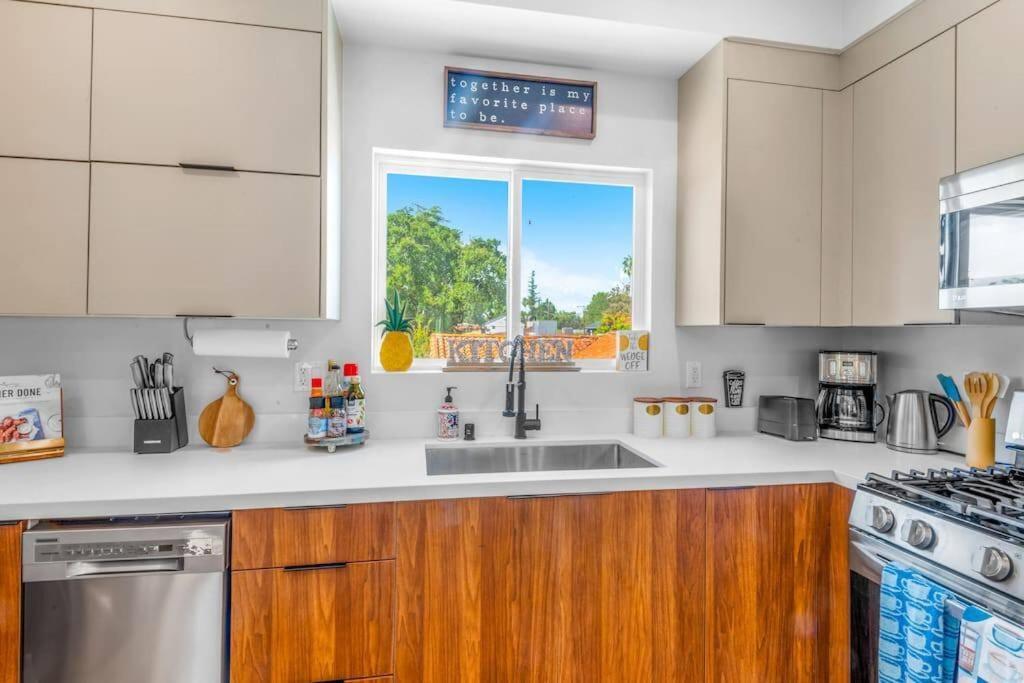 Luxurious Townhome W/3 Master Gated Parking Casa de férias Los Angeles
