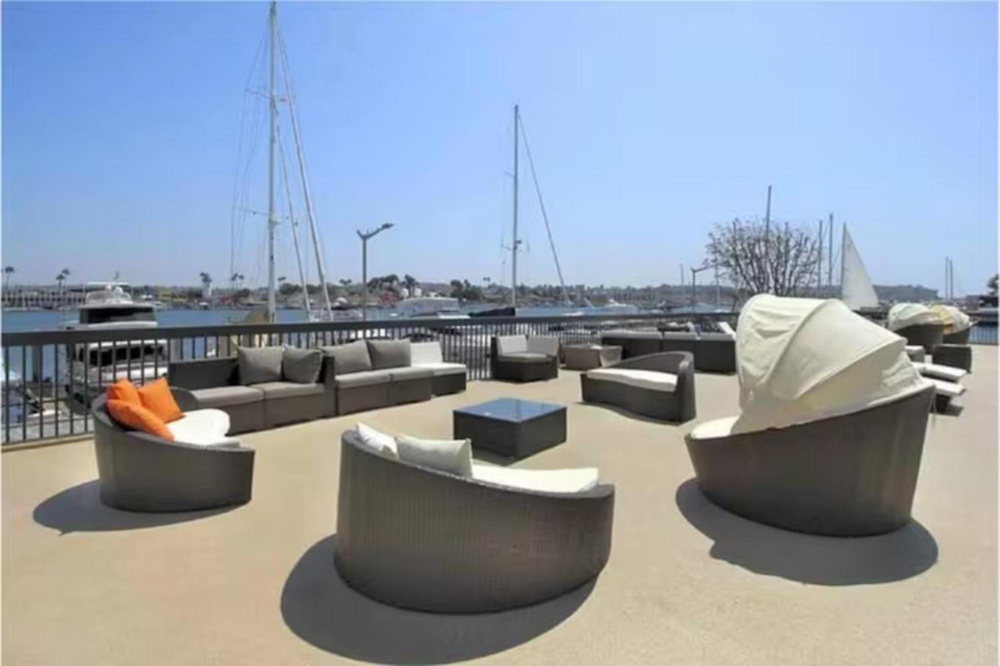 Blue Agate - Seaside Bright 2br With Marina Views Apartment Los Angeles