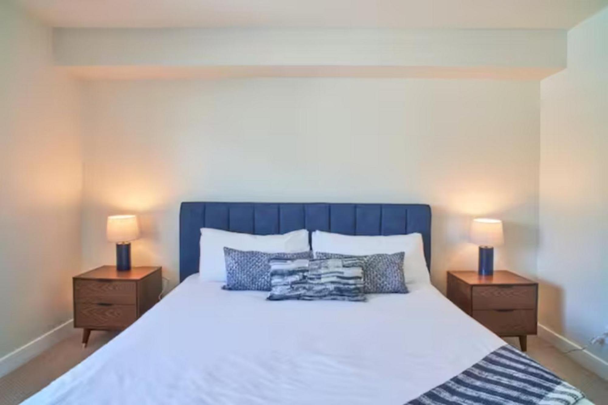 Blue Agate - Seaside Bright 2br With Marina Views Apartment