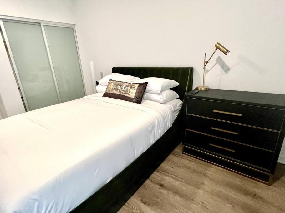 New One Bedroom Penthouse, Silver + Parking! *