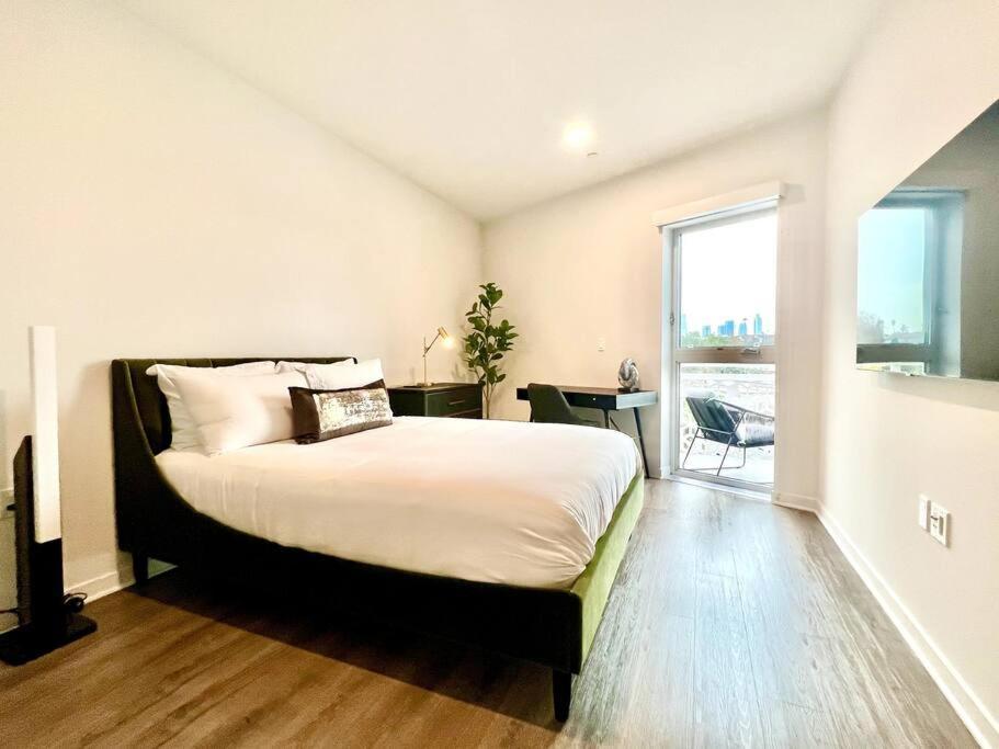 New One Bedroom Penthouse, Silver + Parking! *