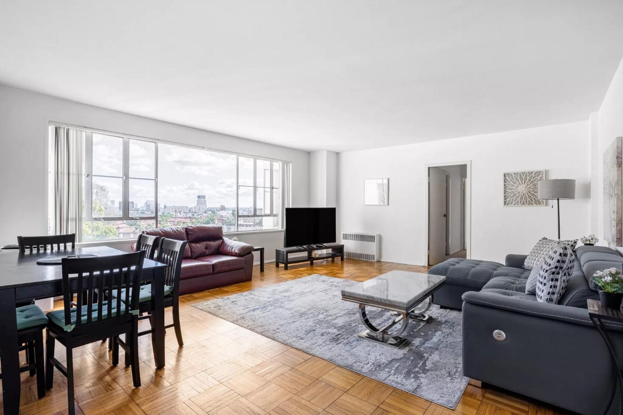Spacious 2 Bedroom 2 Bathroom Unit Great Location * Los Angeles