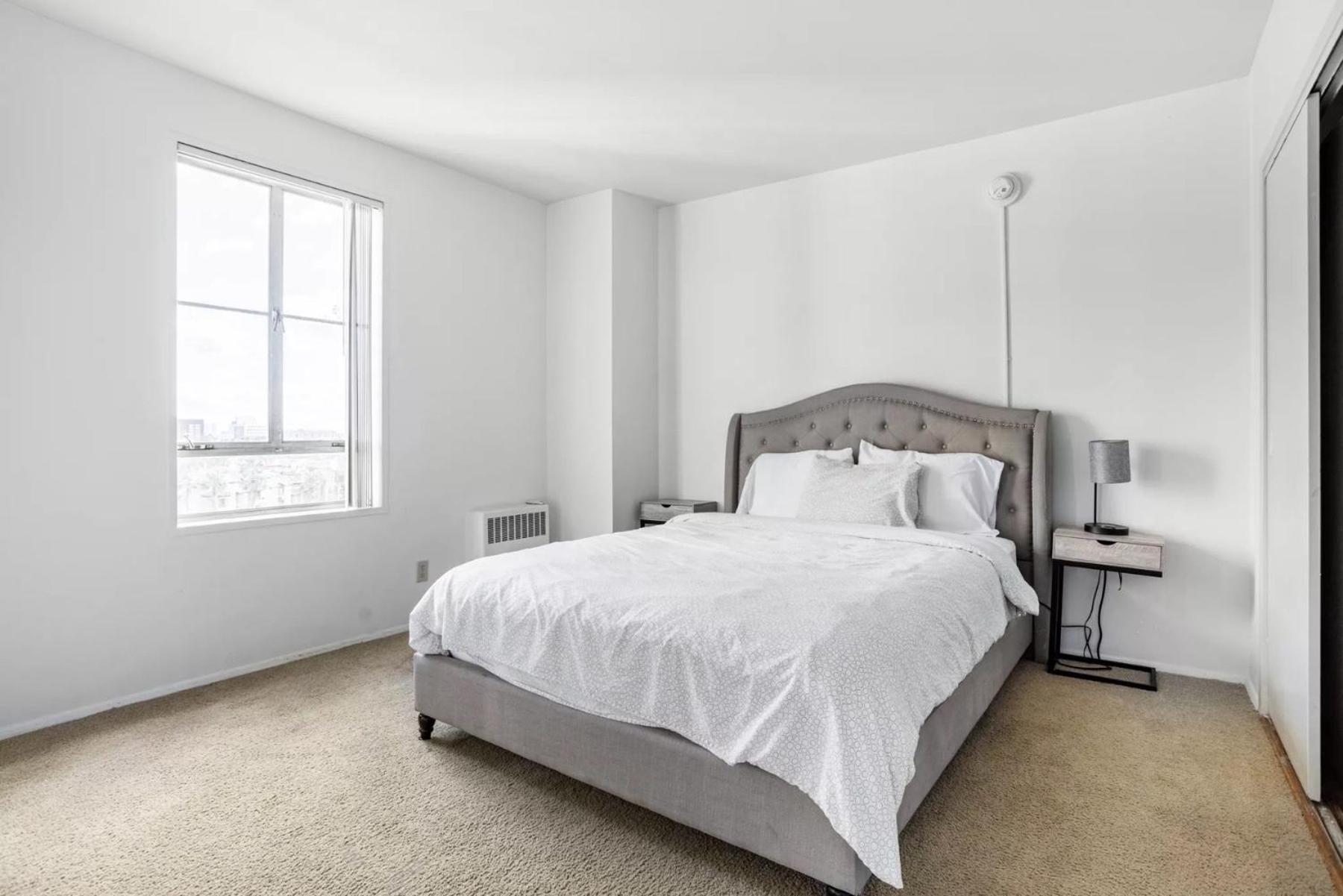 Spacious 2 Bedroom 2 Bathroom Unit Great Location * Los Angeles