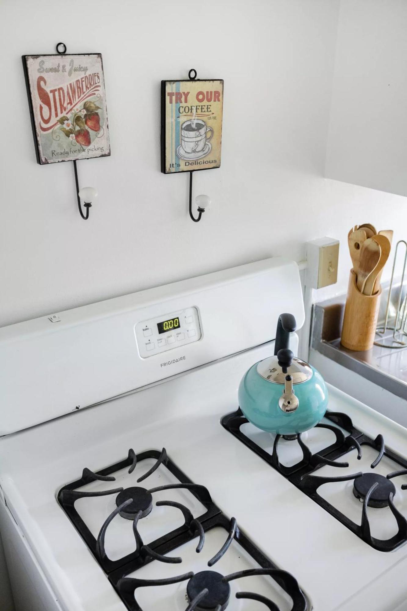 Spacious 2 Bedroom 2 Bathroom Unit Great Location *