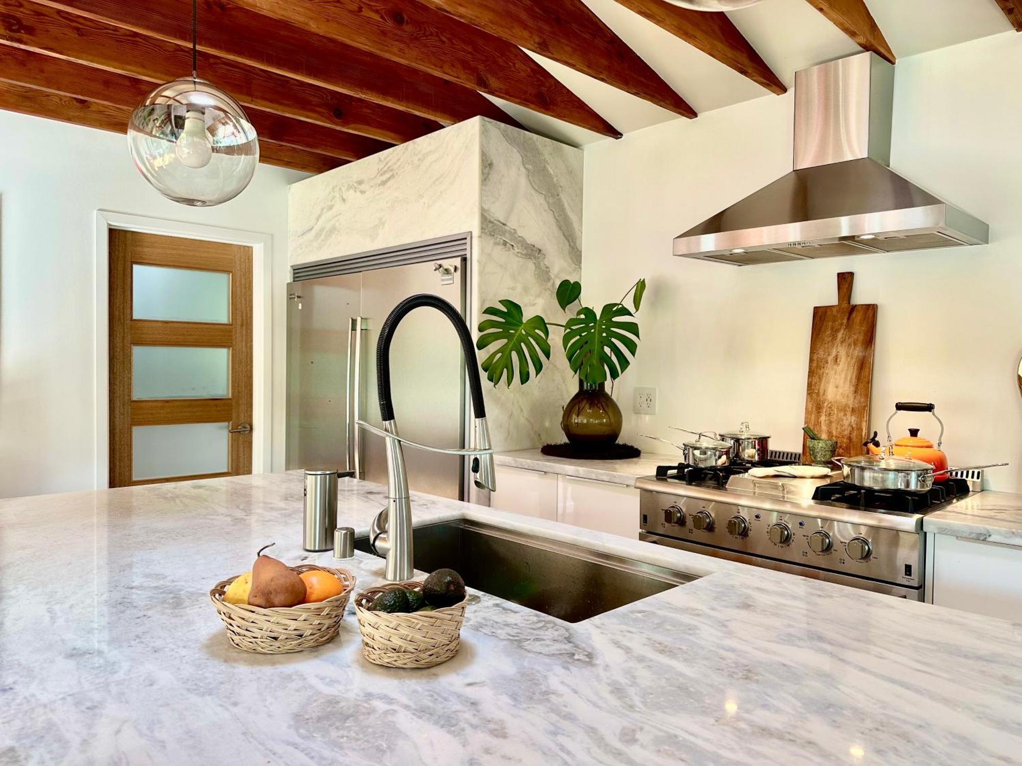 Spacious Getaway @ Echo Park Ranch - Luxury Indoor/ Outdoor Steps From Sunset Blvd, Echo Park Lake, Dodgers Stadium Los Angeles