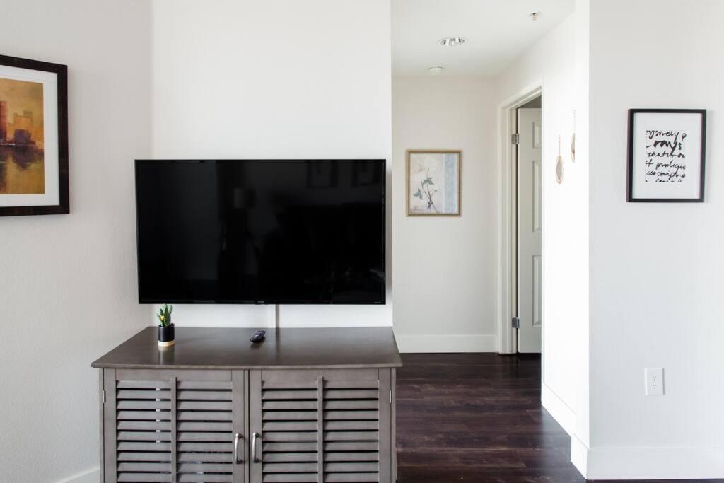 Apartment Super Quiet In Full Service Bldg Near Ucla *